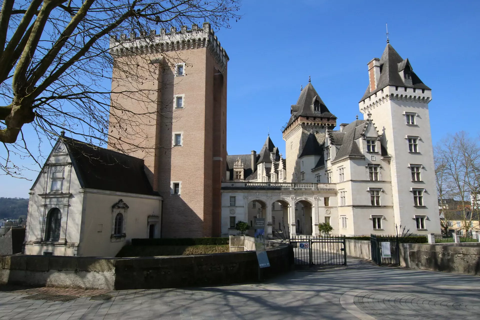 Le château de Pau, au cœur de la ville